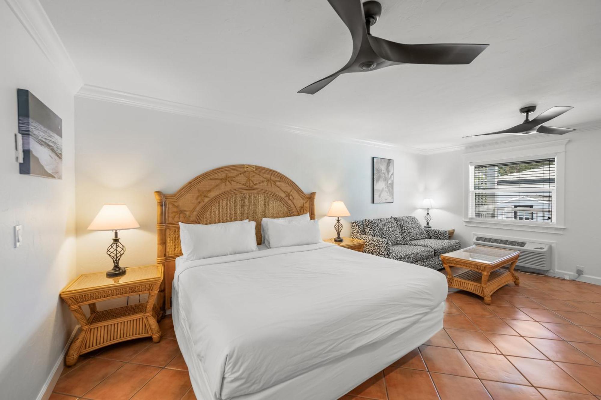 Tropic Isle At Anna Maria Island Inn Bradenton Beach Exterior photo