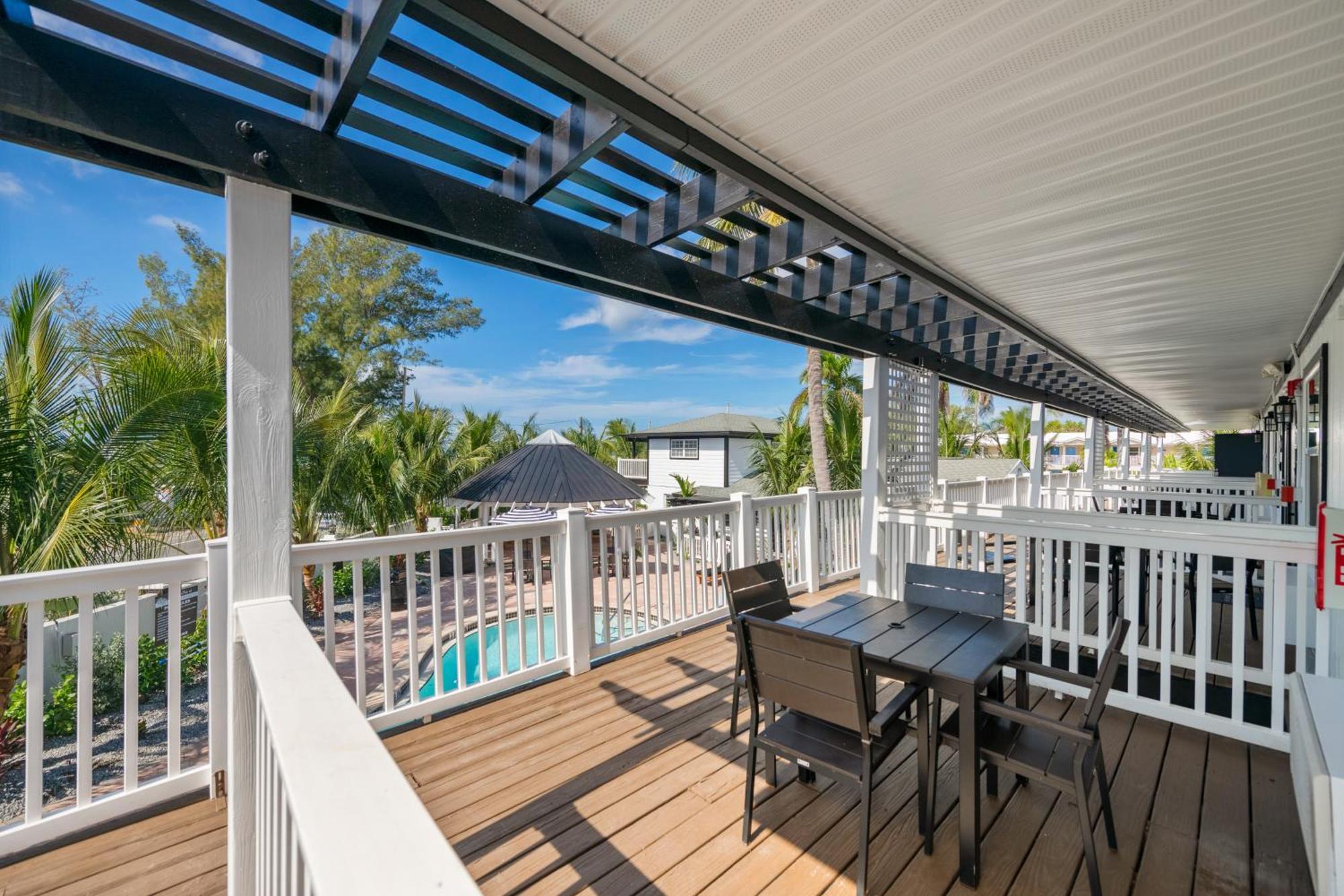 Tropic Isle At Anna Maria Island Inn Bradenton Beach Exterior photo