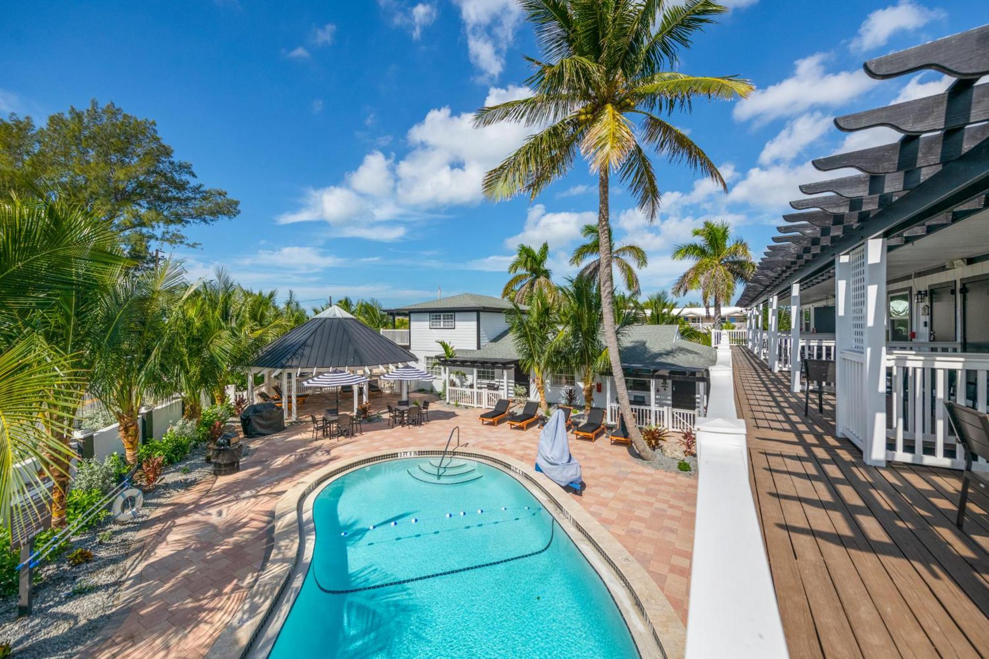Tropic Isle At Anna Maria Island Inn Bradenton Beach Exterior photo