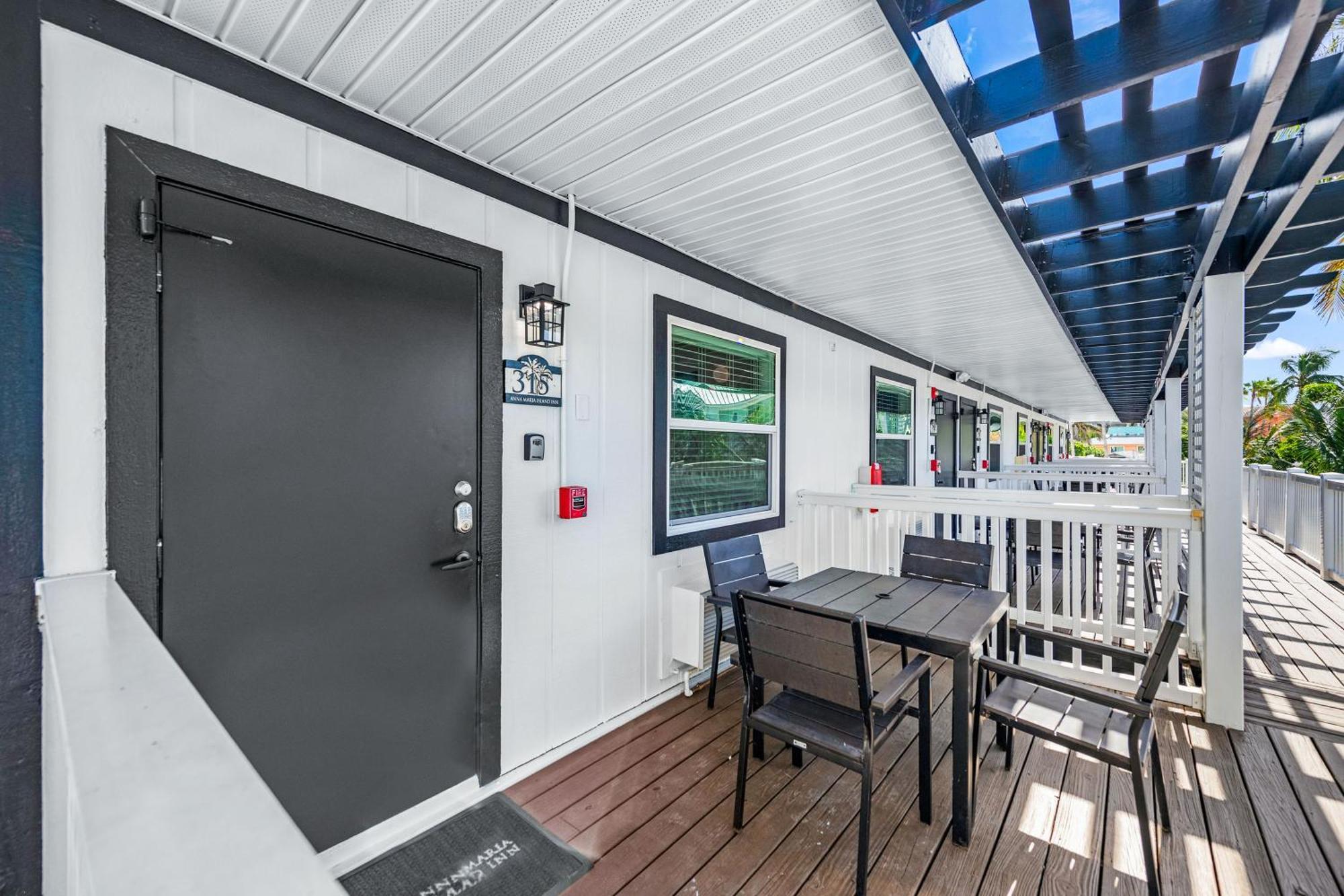 Tropic Isle At Anna Maria Island Inn Bradenton Beach Exterior photo