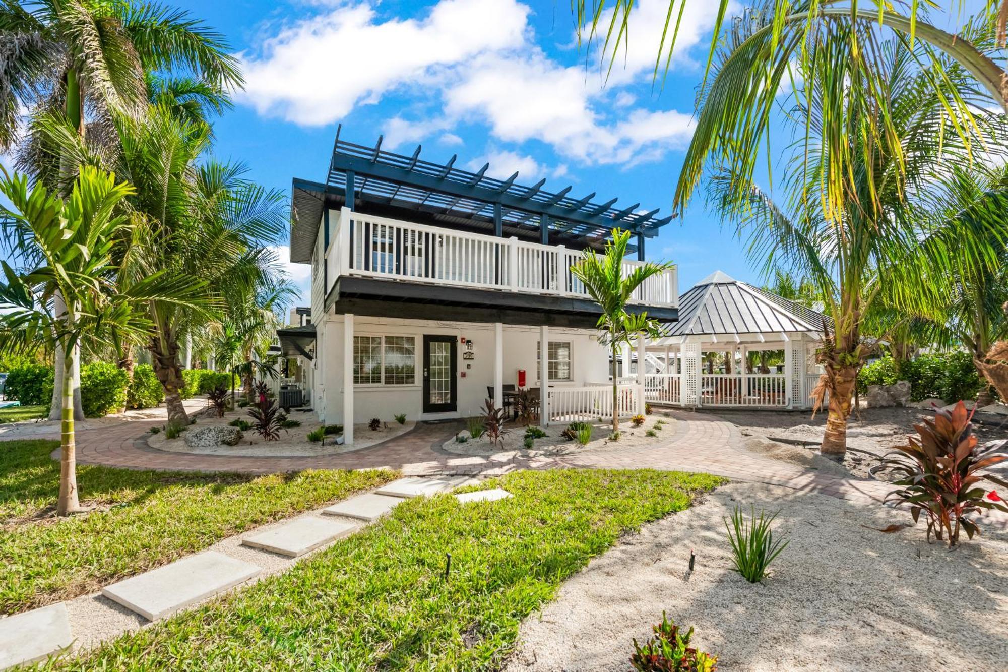 Tropic Isle At Anna Maria Island Inn Bradenton Beach Exterior photo